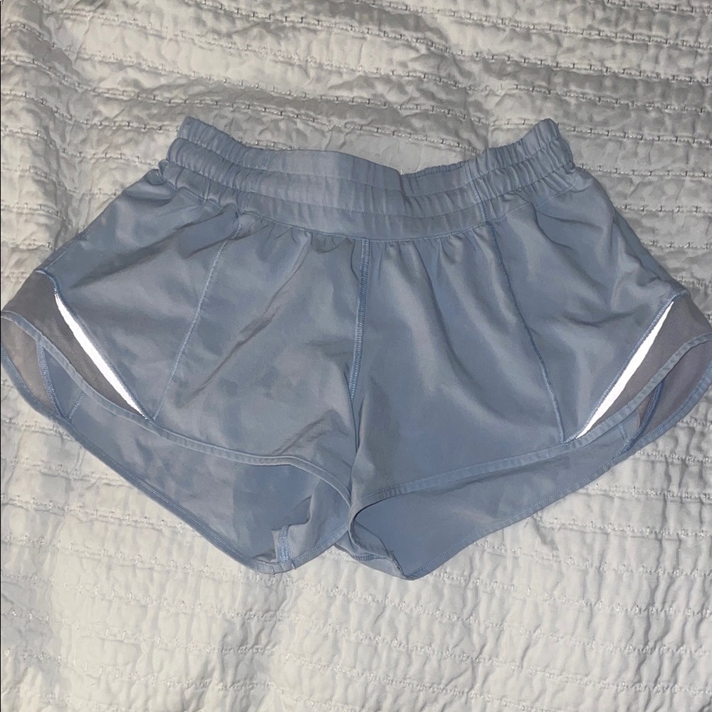 Lululemon blue linen 2.5 in hotty hot shorts